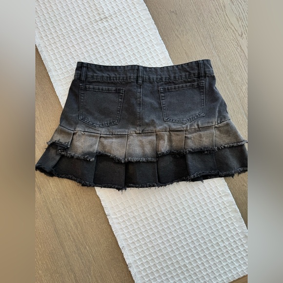 Y2K Grunge distressed Black and Brown mini skirt - Picture 3 of 9